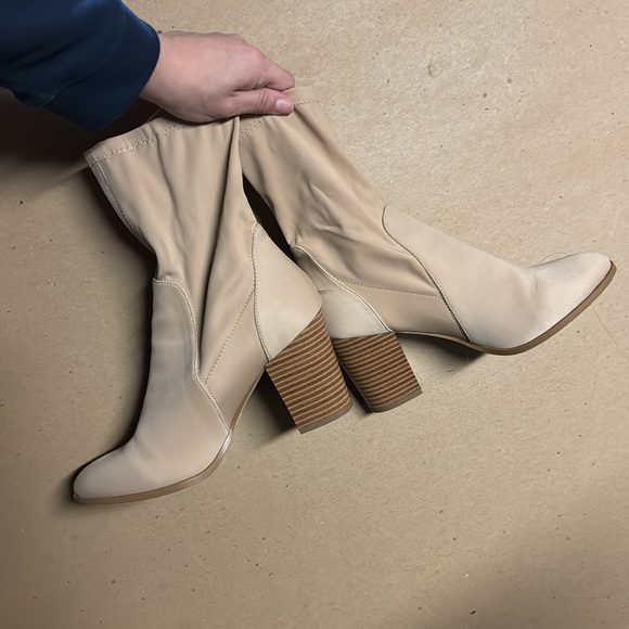 Beige boots 🤎 Size 9 - Picture 5 of 5